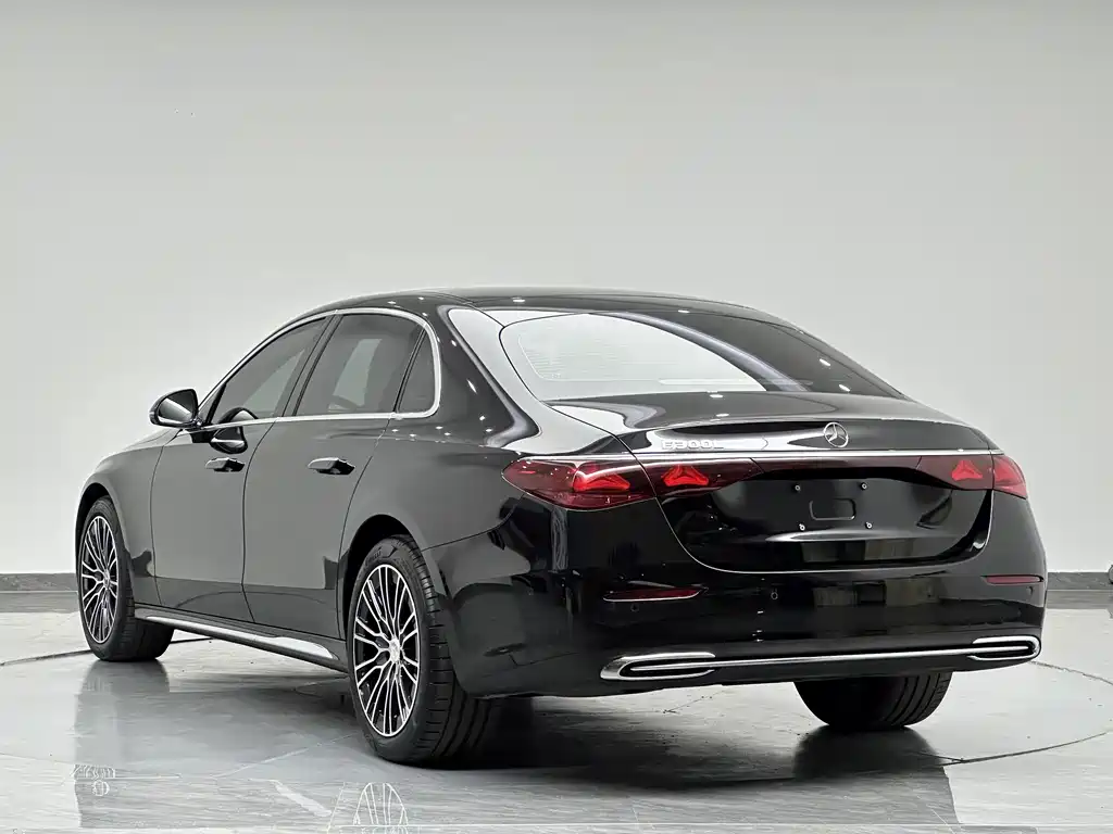 Mercedes-Benz E-Class — миниатюра 5