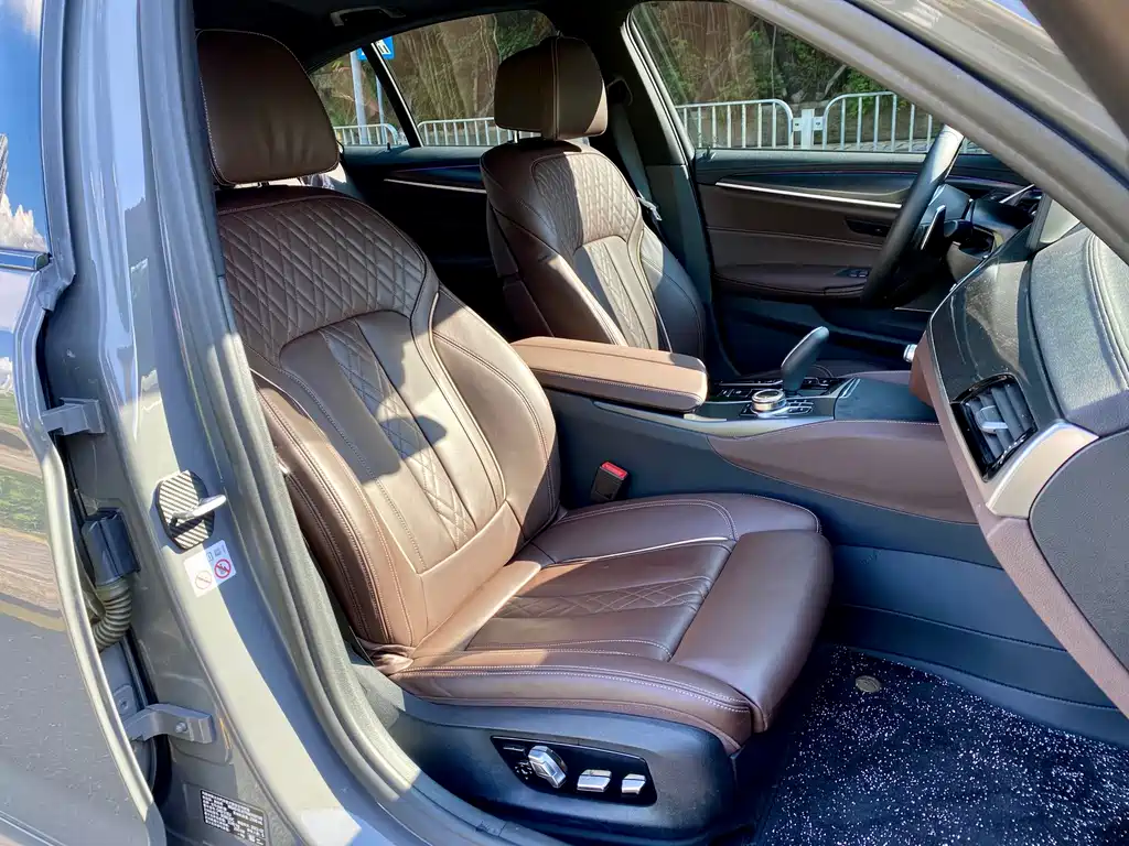 BMW 5 Series (Import) — миниатюра 21