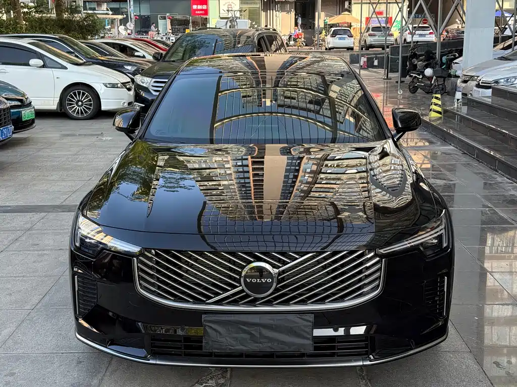 Volvo S90 2025