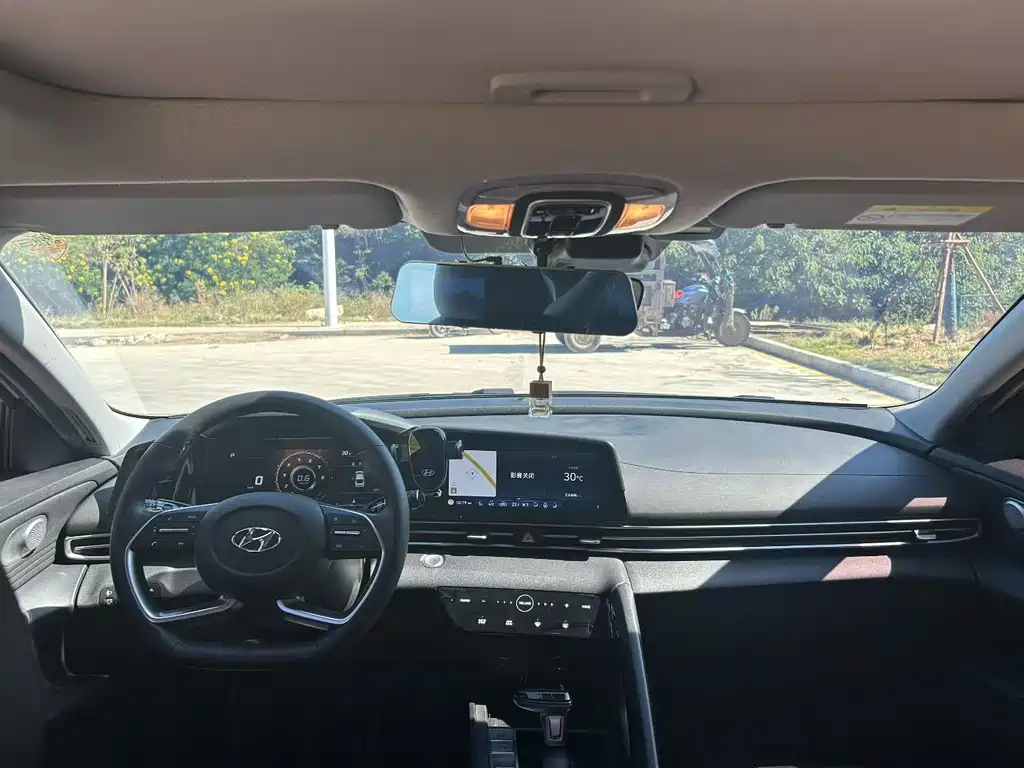 Hyundai Elantra — миниатюра 4