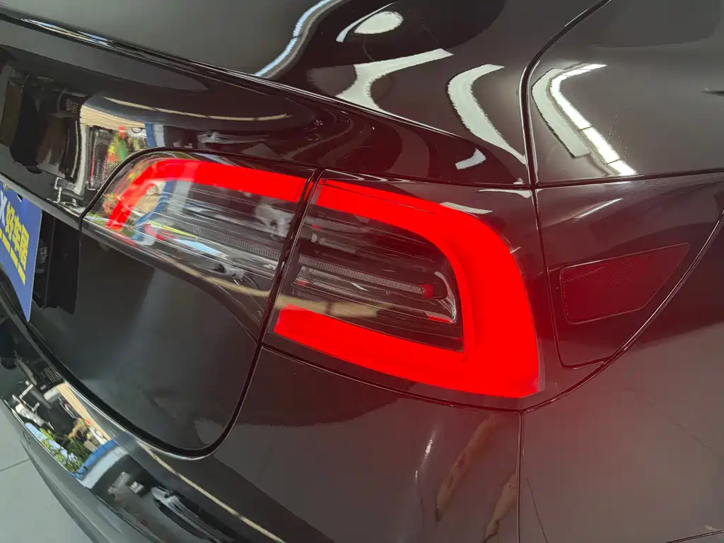 Tesla Model 3 — миниатюра 16