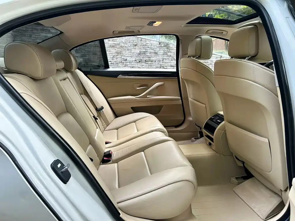 BMW 5 Series — миниатюра 4