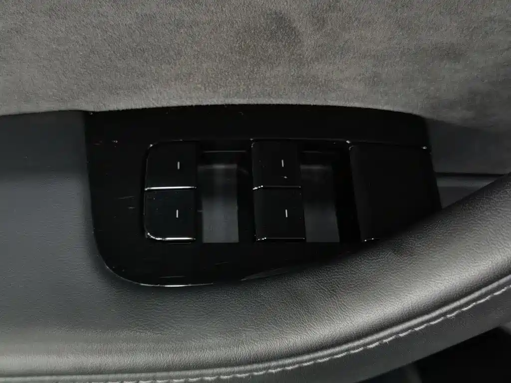 Tesla Model 3 — миниатюра 9