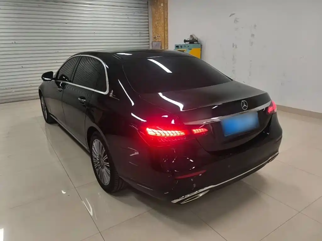 Mercedes-Benz E-Class — миниатюра 5
