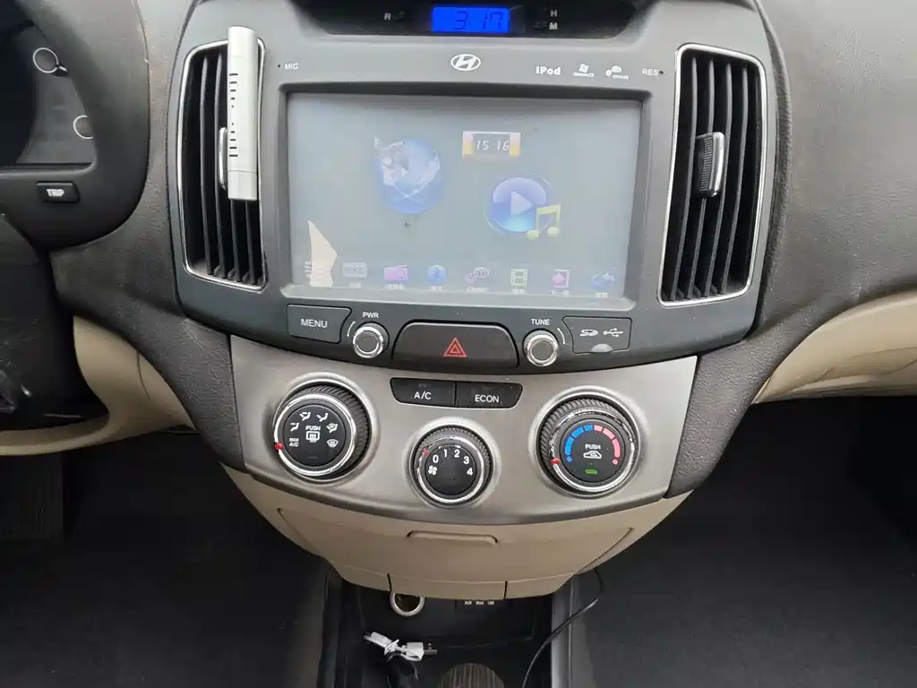 Hyundai Elantra — миниатюра 11