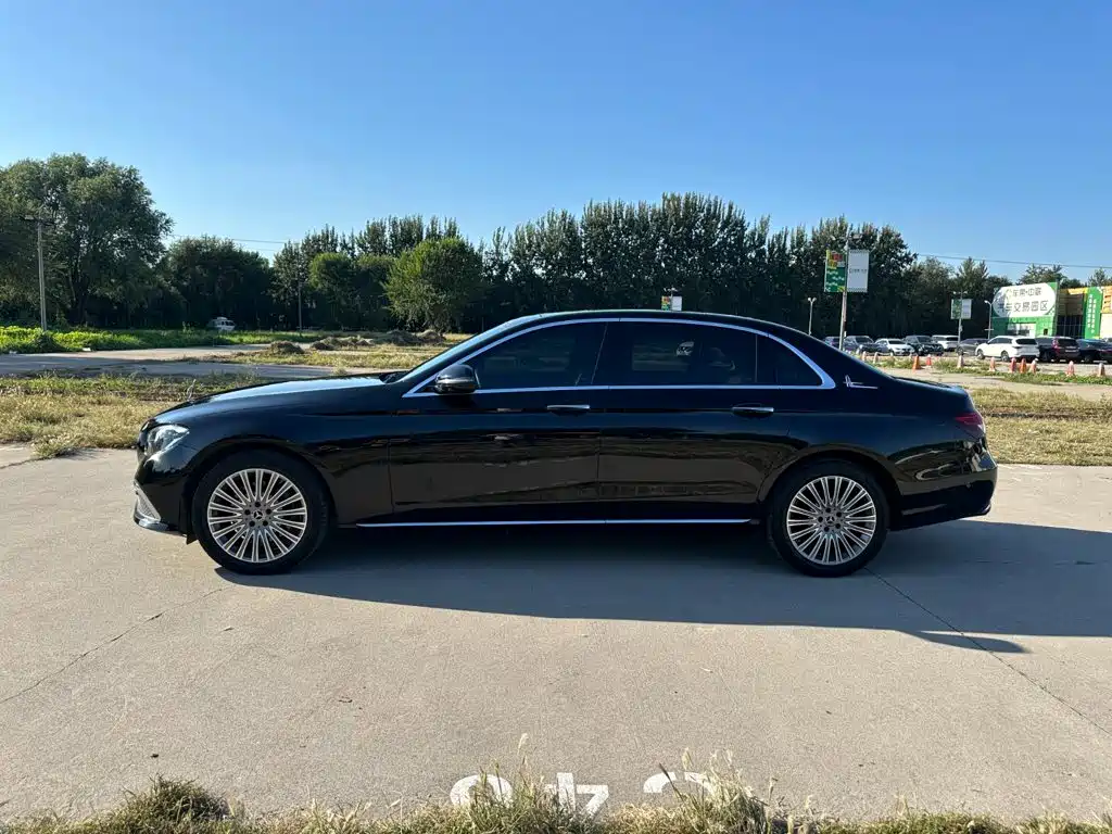 Mercedes-Benz E-Class — миниатюра 7