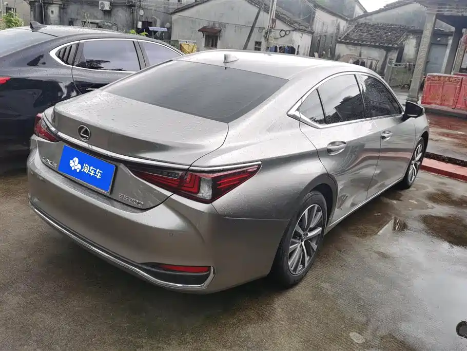Lexus ES 2020 200