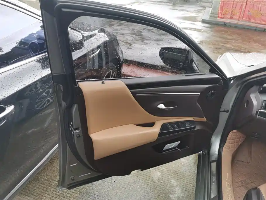 Lexus ES 2020 200