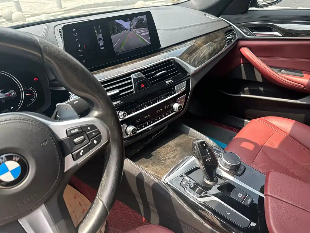 BMW 5 Series — миниатюра 11