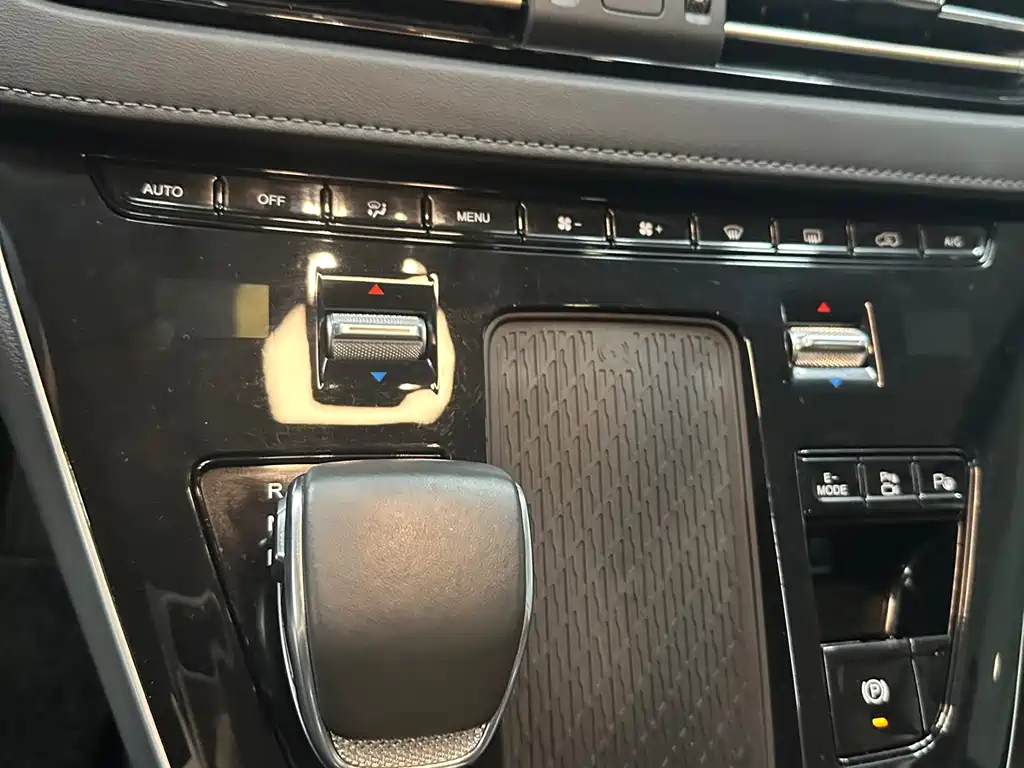 Hongqi Hongqi HQ9 PHEV — миниатюра 9