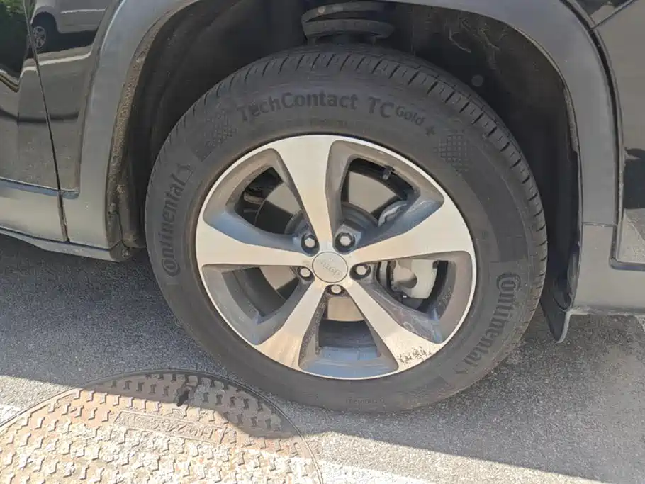Jeep Cherokee — миниатюра 6