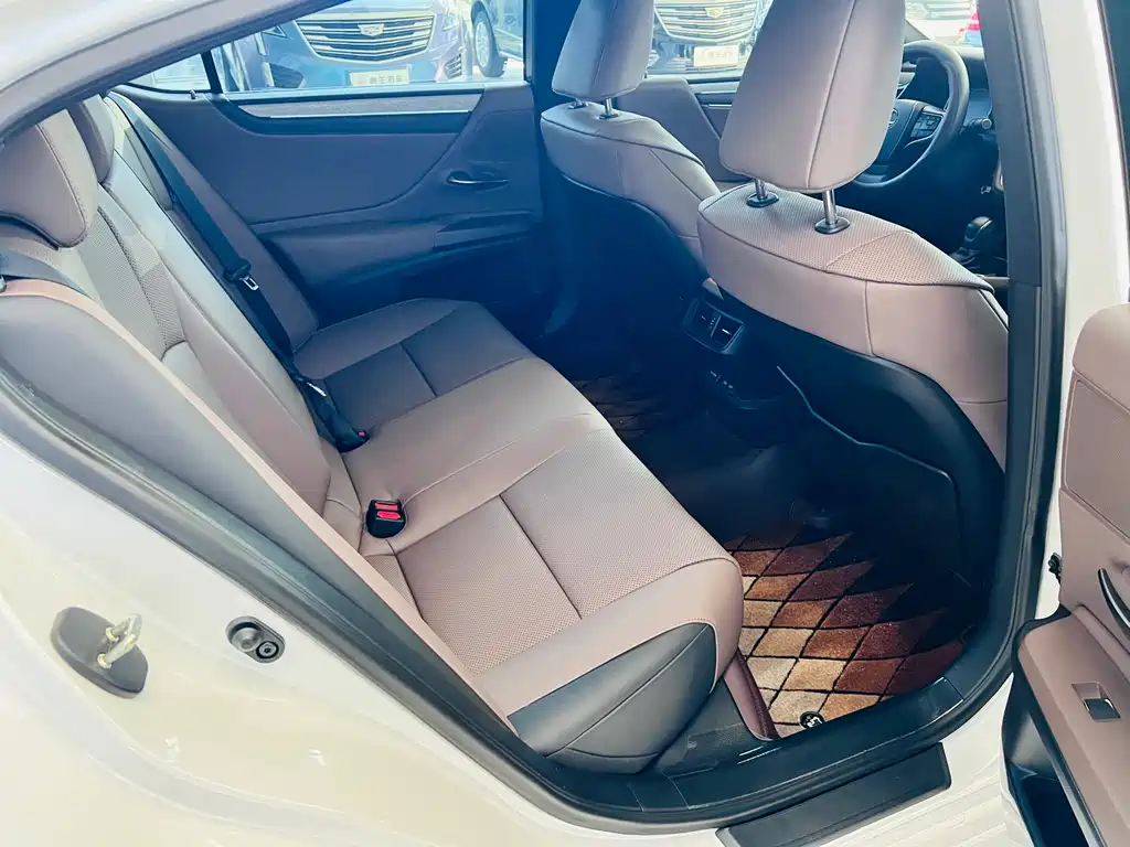 Lexus ES — миниатюра 12