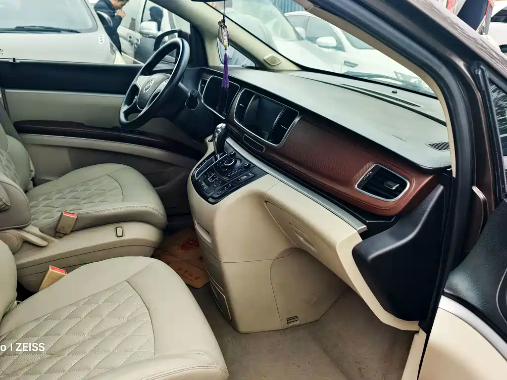 Buick GL8 — миниатюра 11