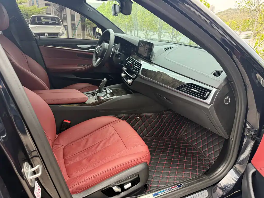 BMW 5 Series — миниатюра 11