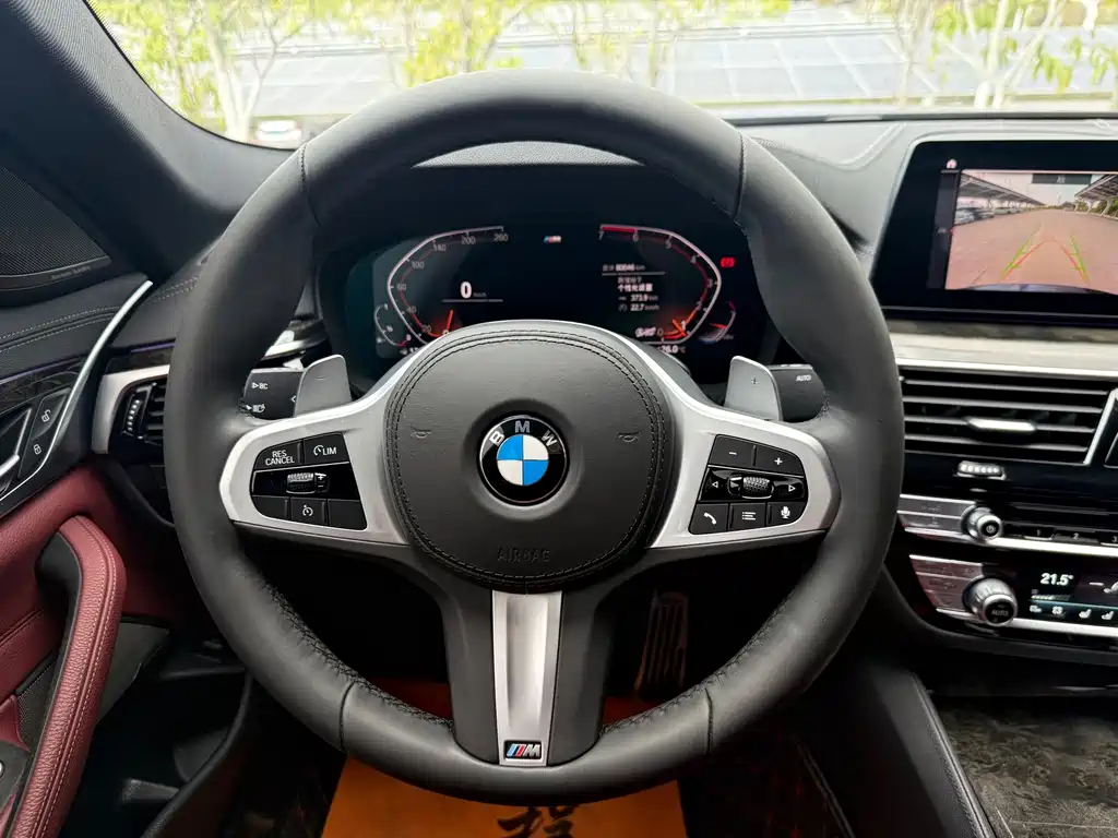 BMW 5 Series — миниатюра 9
