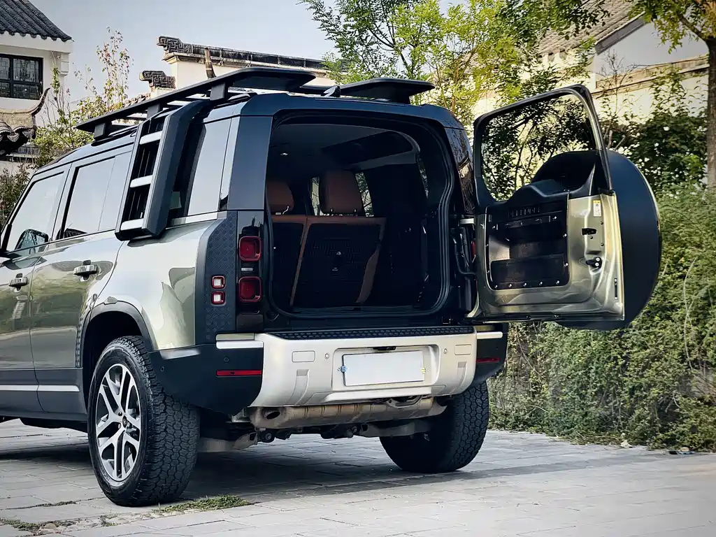 Land Rover Defender — миниатюра 18