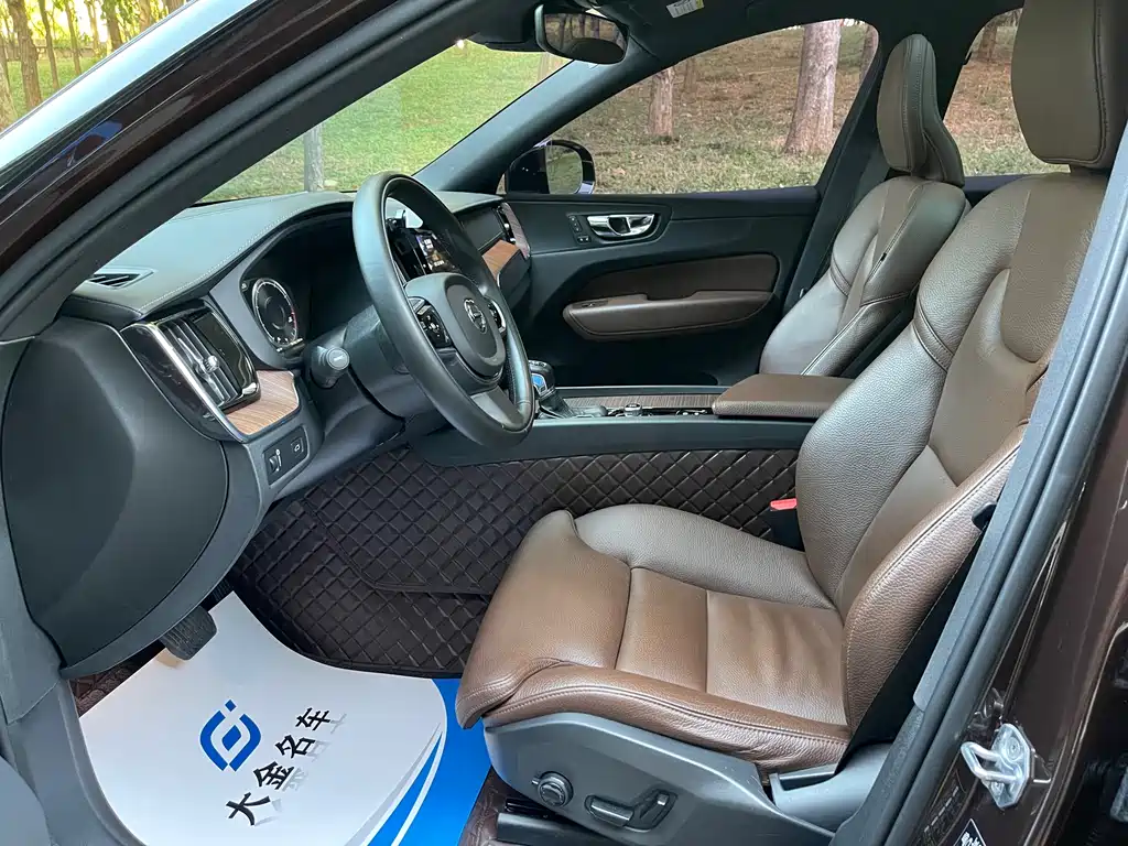 Volvo XC60 — миниатюра 8