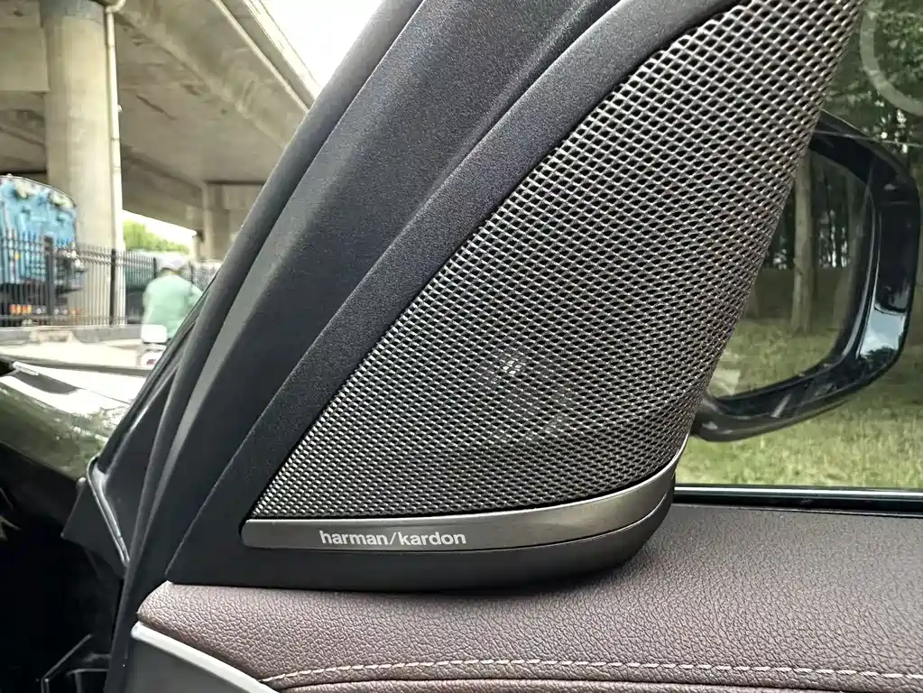 BMW 5 Series New Energy — миниатюра 17