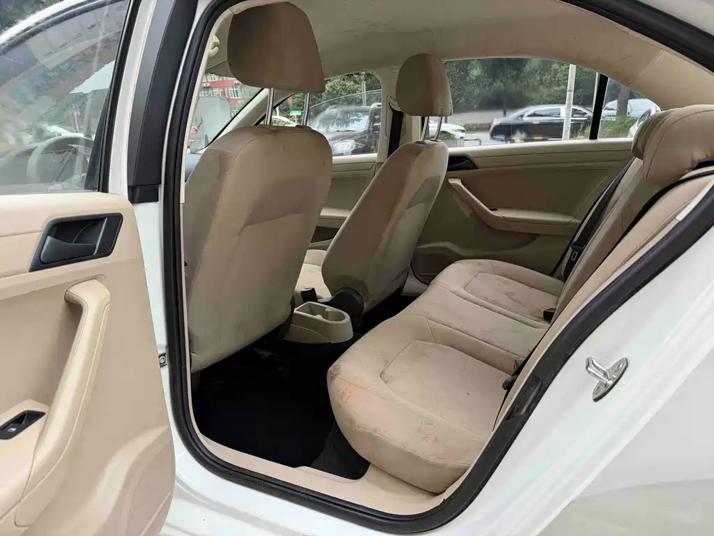 Volkswagen Jetta — миниатюра 7
