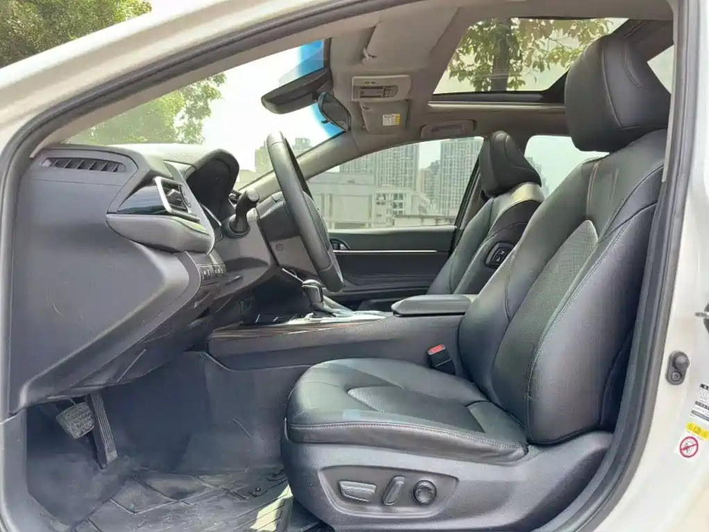 Toyota Camry — миниатюра 12
