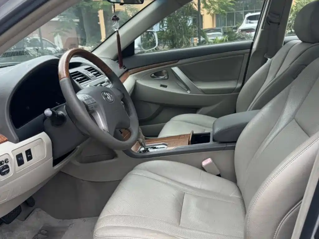 Toyota Camry — миниатюра 3