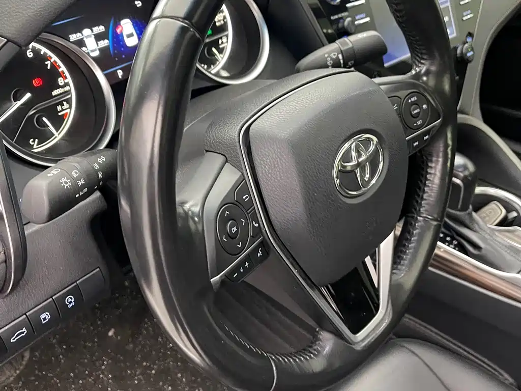 Toyota Camry — миниатюра 19