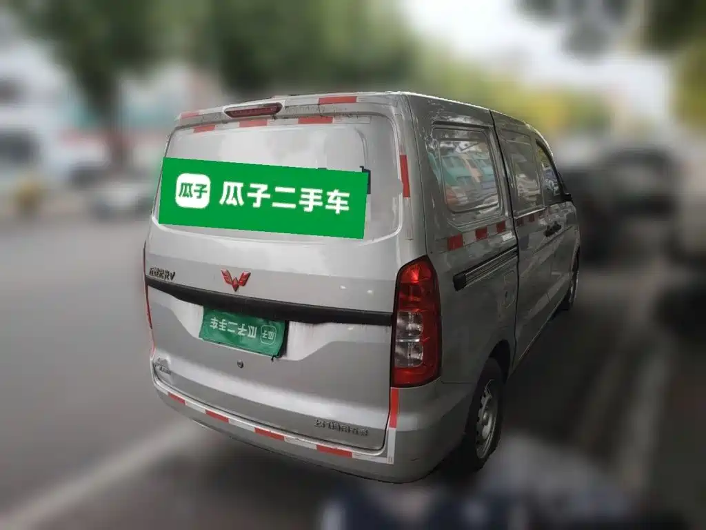 Wuling Hongguang V — миниатюра 4