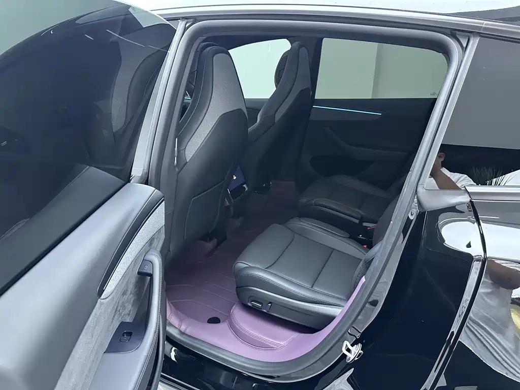 Tesla Model Y L — миниатюра 17