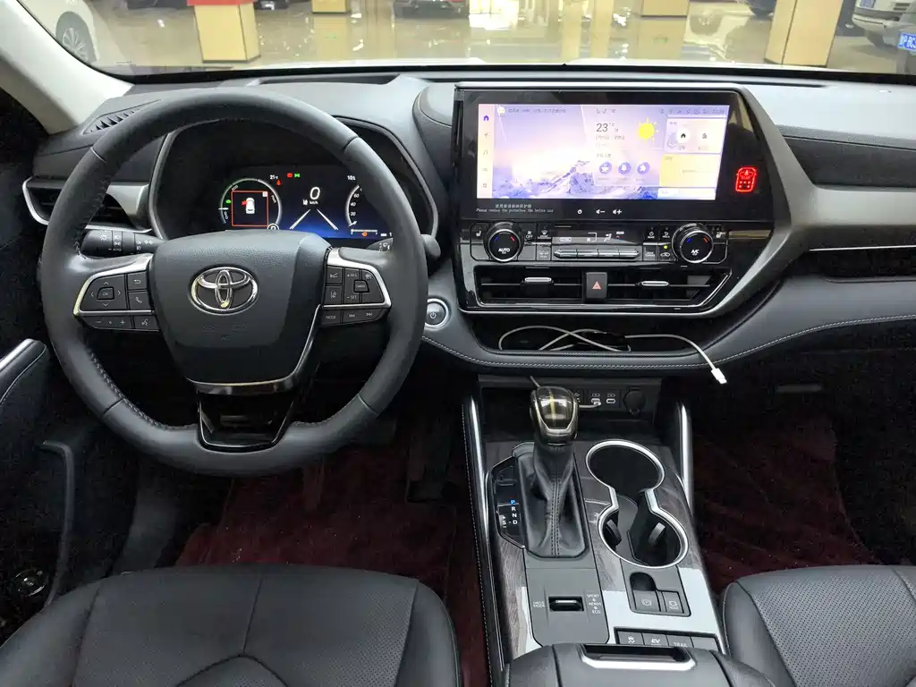 Toyota Highlander 2024 2.5L Luxury 7 мест