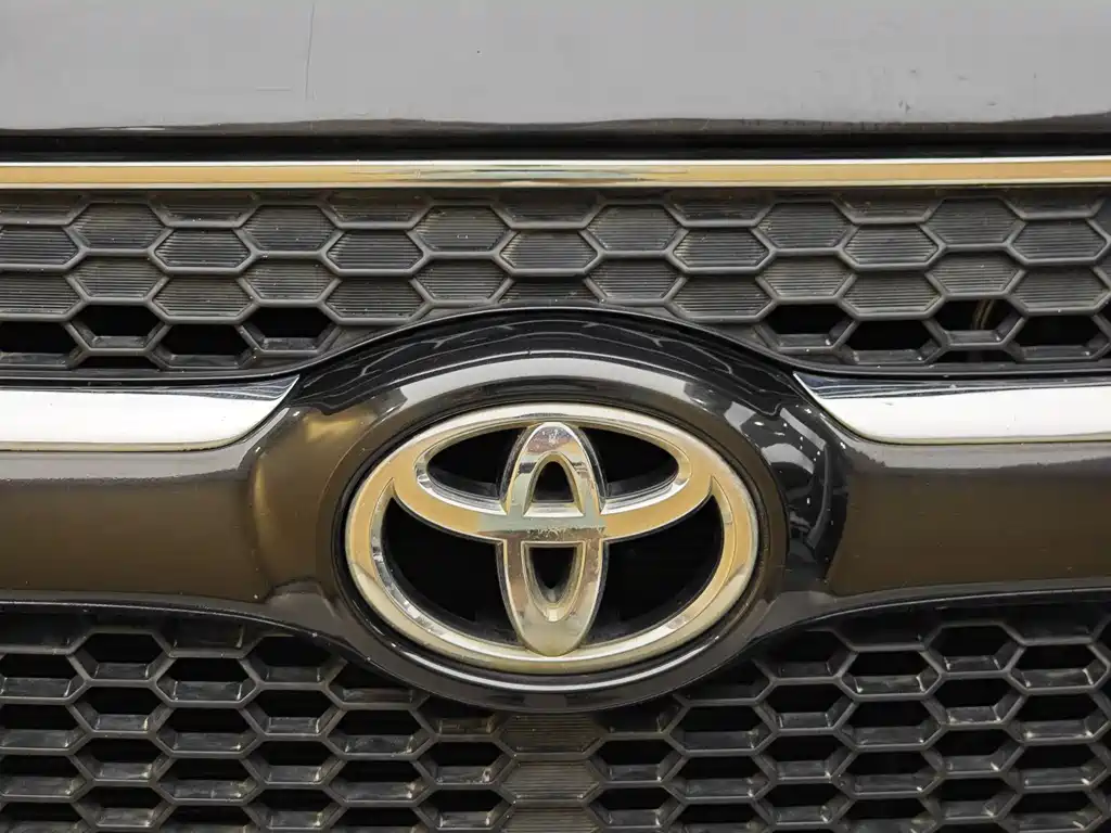 Toyota RAV4 2011 2.4L AT Luxury