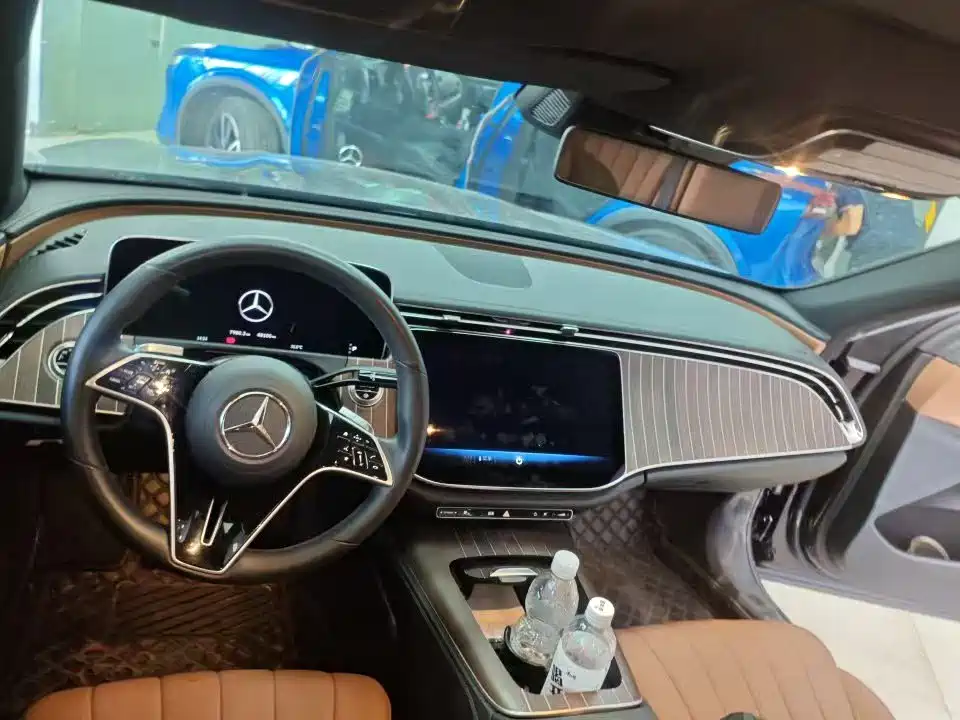Mercedes-Benz E-Class — миниатюра 3