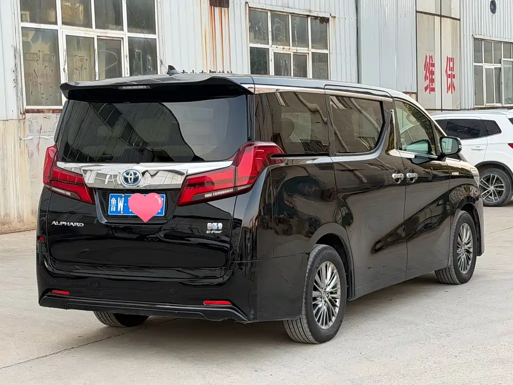 Toyota Alphard — миниатюра 7