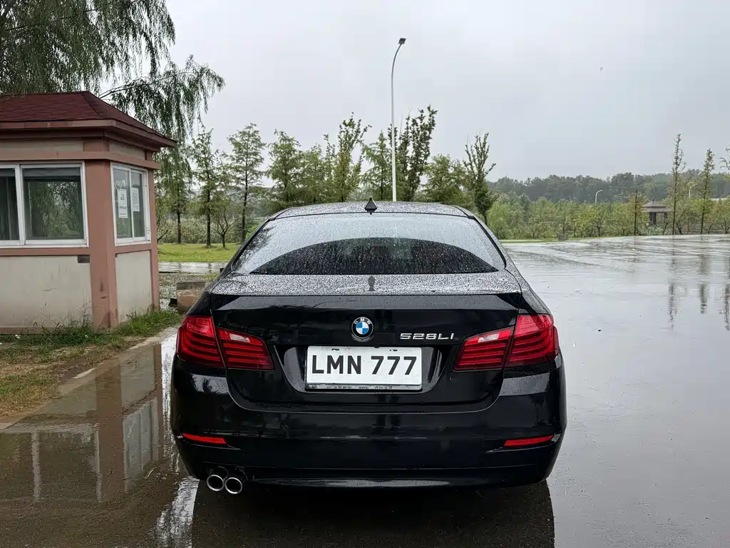 BMW 5 Series — миниатюра 4