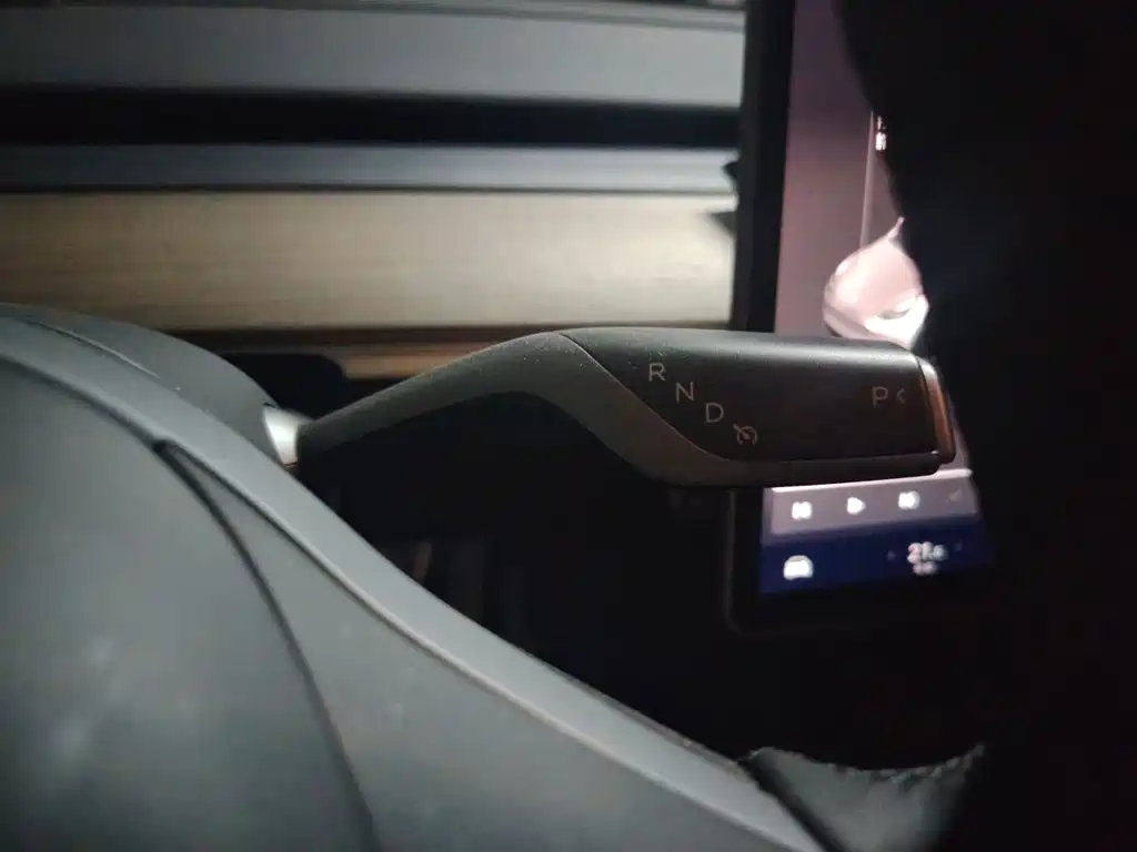 Tesla Model Y — миниатюра 11