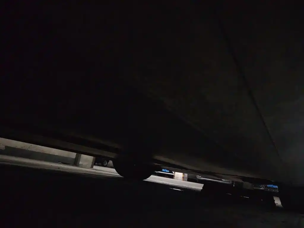 Tesla Model Y — миниатюра 24