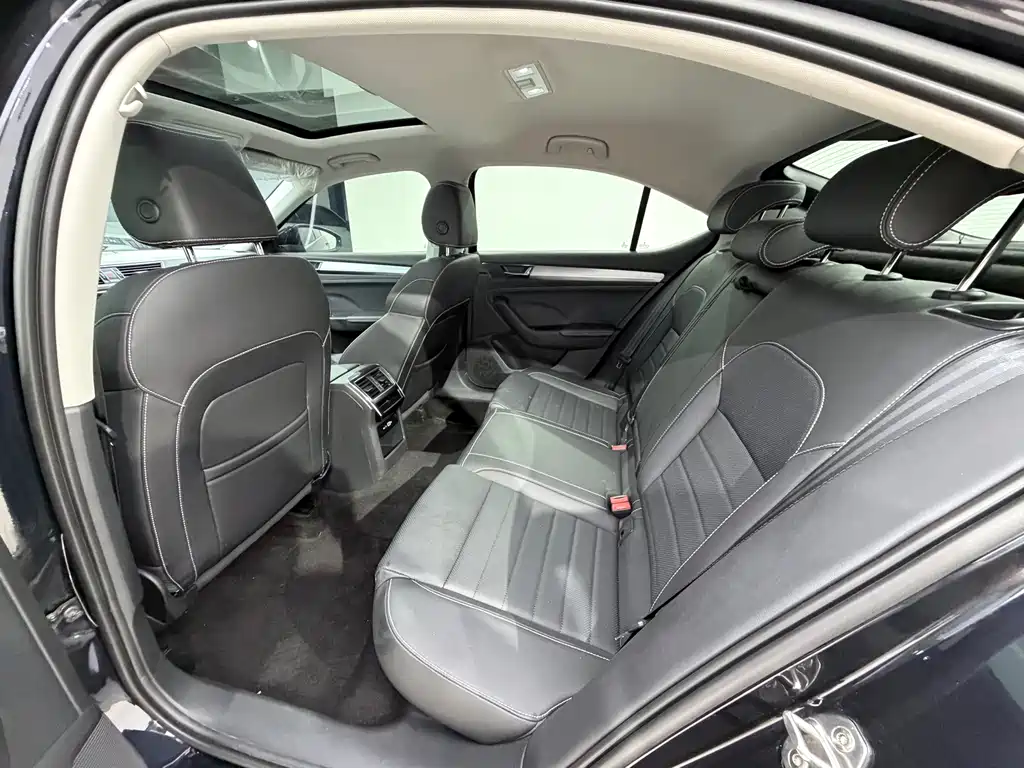 Skoda Superb TSI280 DSG Premium Edition, фото 8