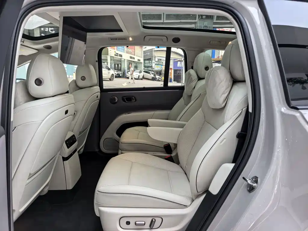 Li Auto i8 2025 Standard