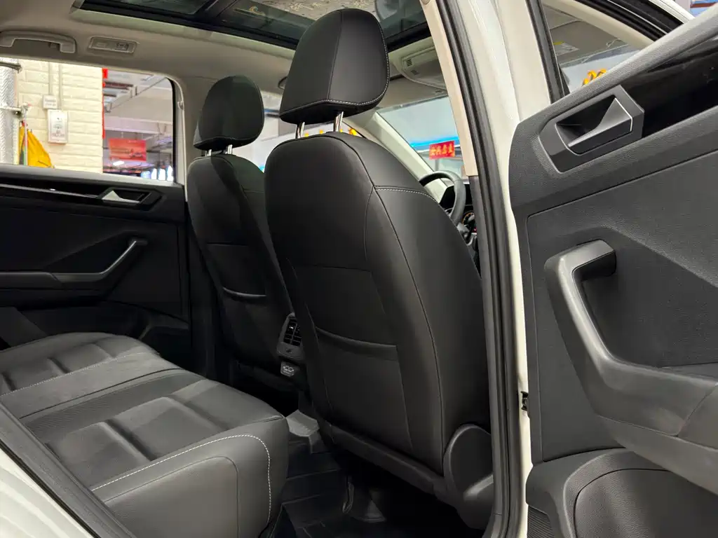Volkswagen T-Roc — миниатюра 24