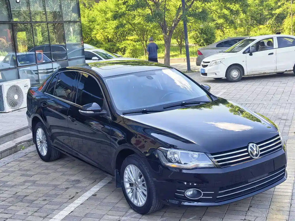 Volkswagen Bora 2013 1.6L AT Luxury