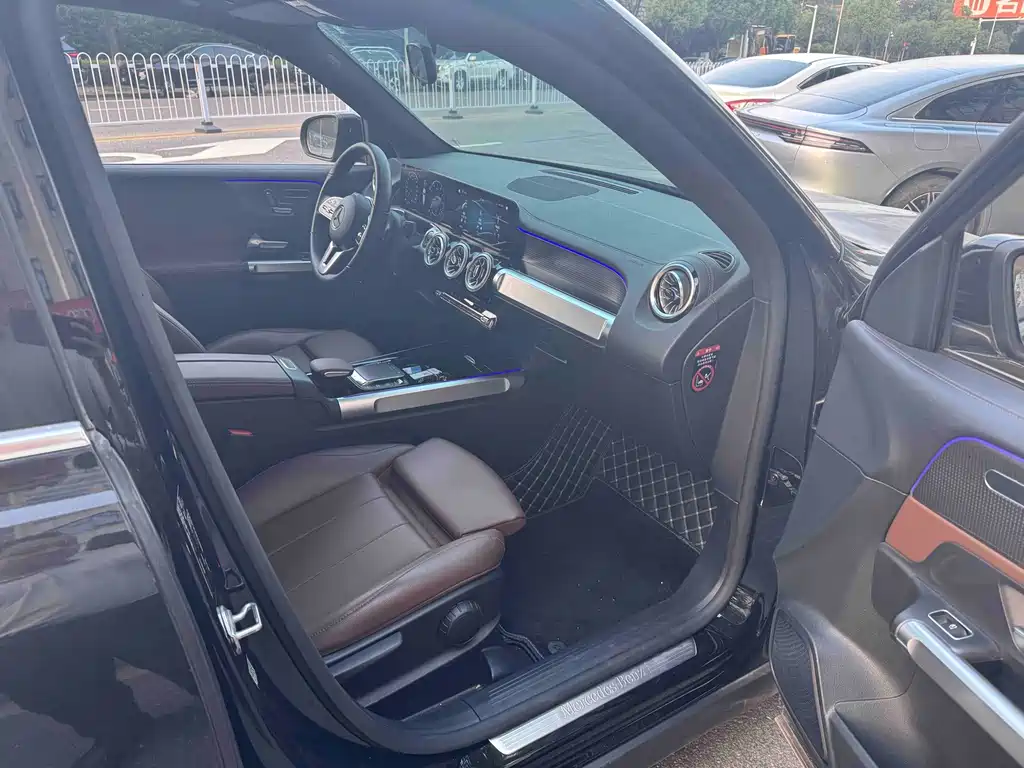 Mercedes-Benz GLB — миниатюра 10