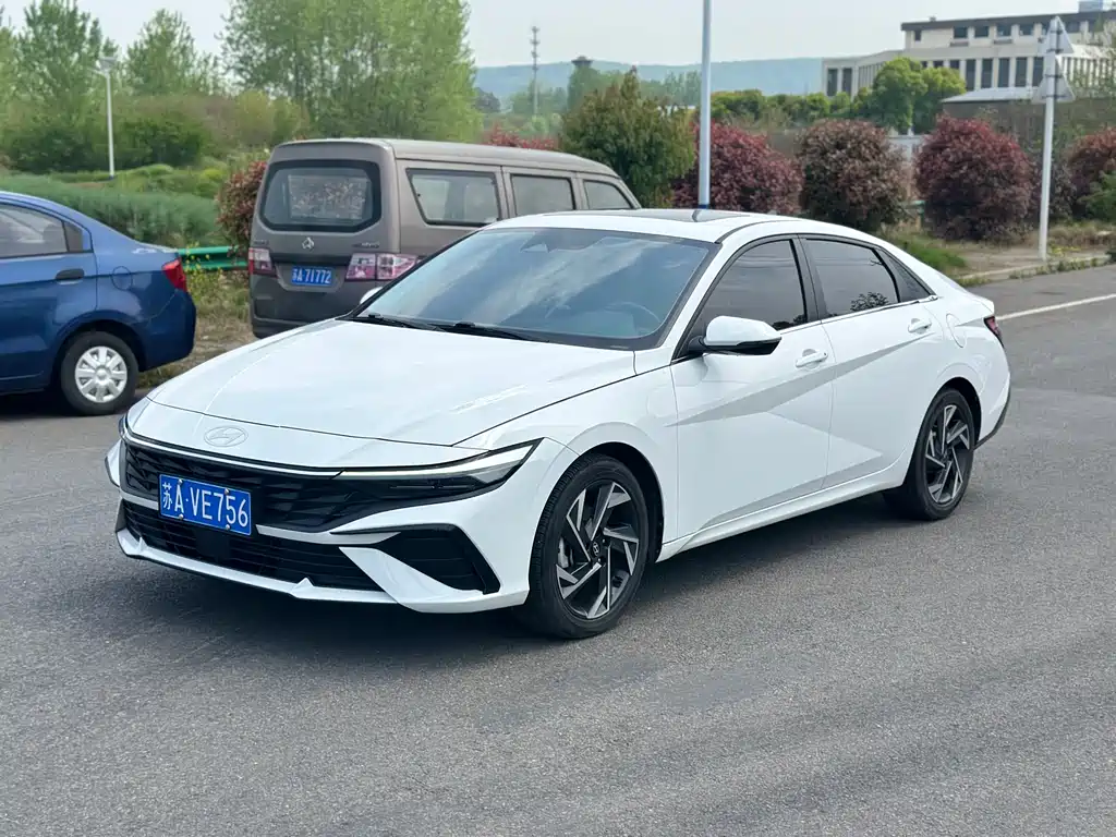 Hyundai Elantra 2024
