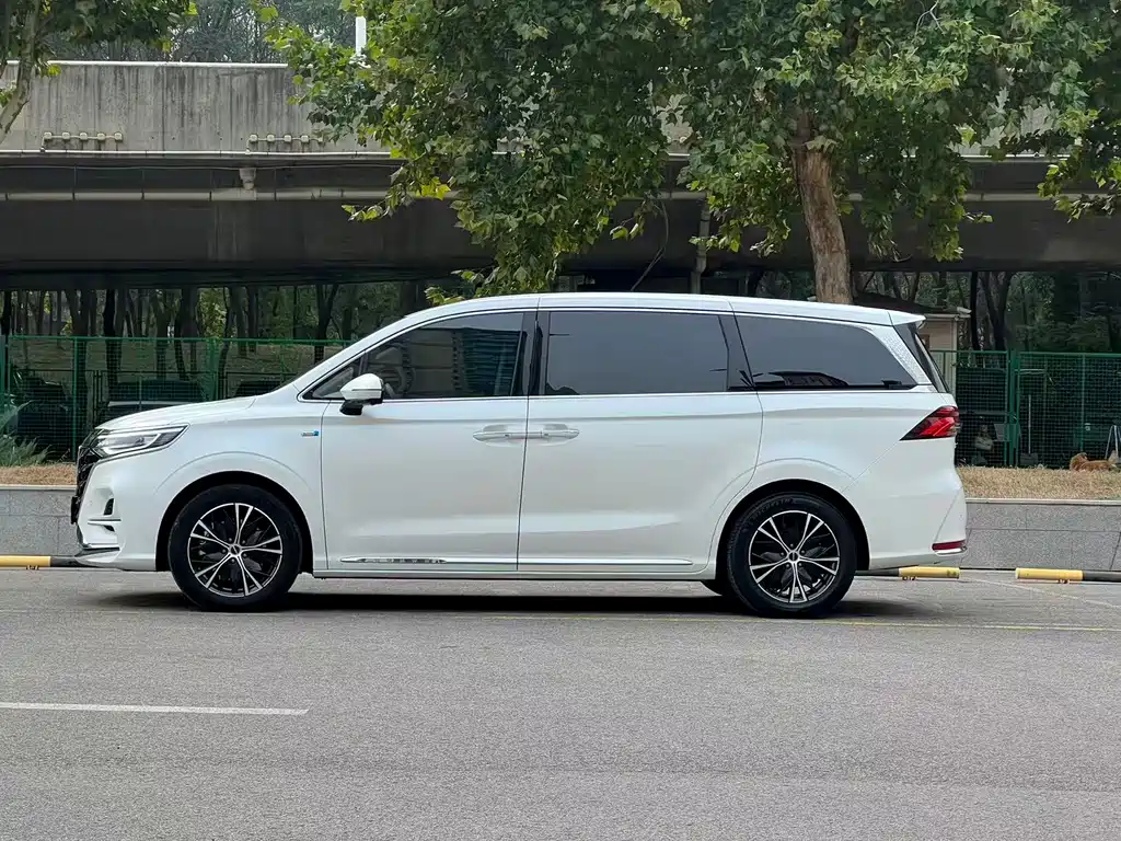 Roewe iMAX8 — миниатюра 3
