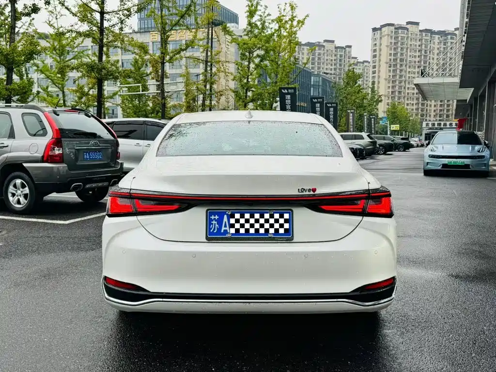 Lexus ES — миниатюра 8