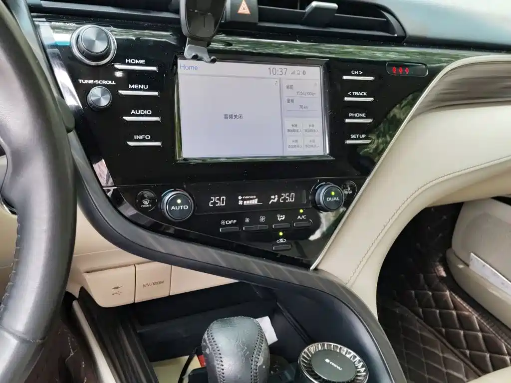 Toyota Camry — миниатюра 14