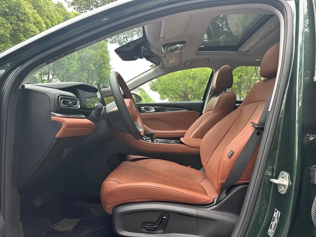 Geely Emgrand 2026 5 1.5T DCT Flagship