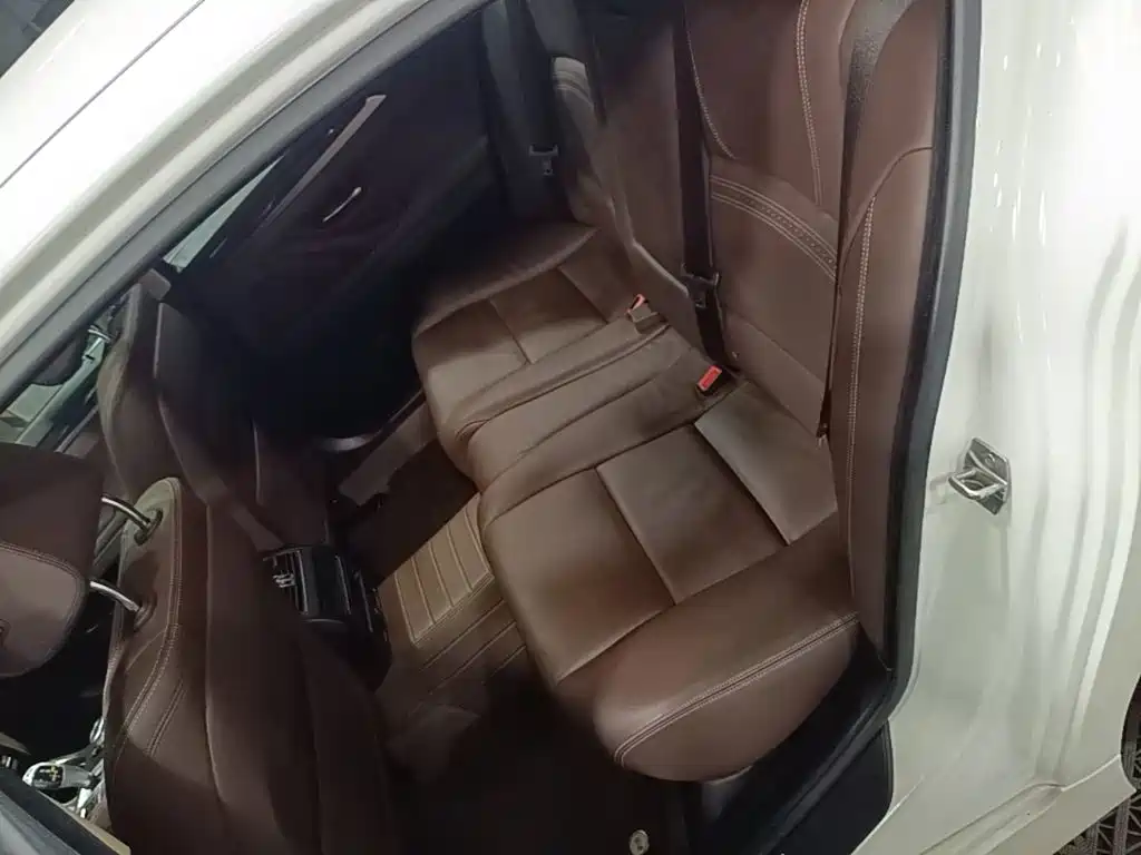 BMW 5 Series — миниатюра 17