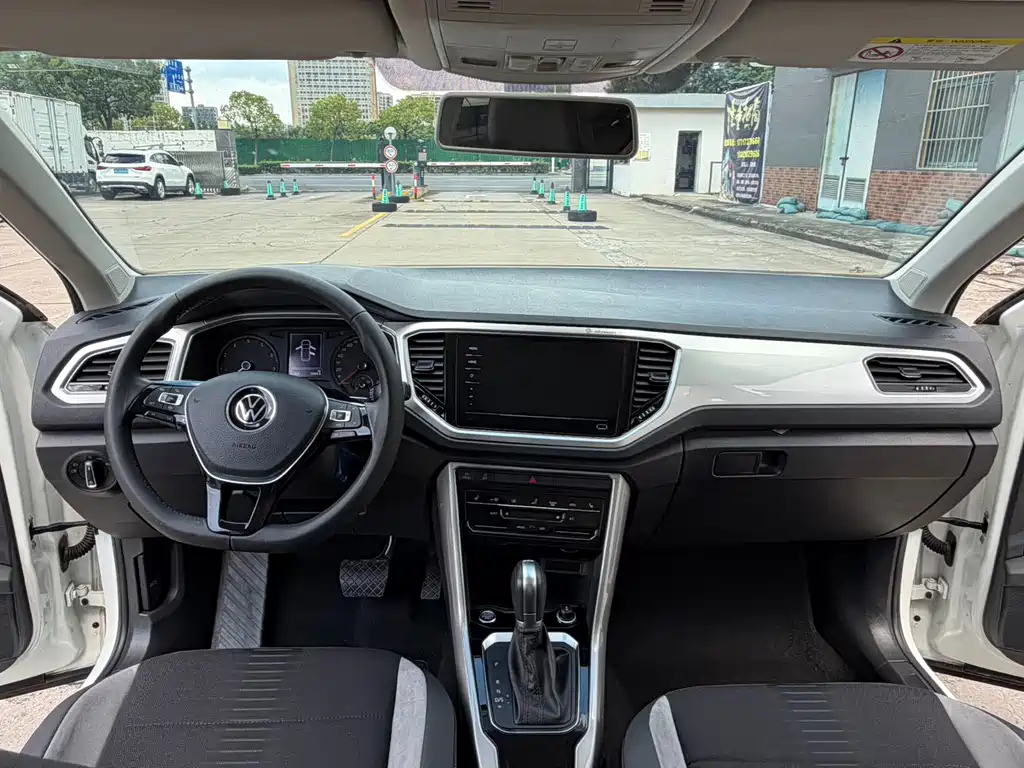 Volkswagen T-Roc — миниатюра 12