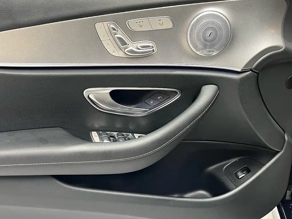 Mercedes-Benz E-Class (Import) — миниатюра 23