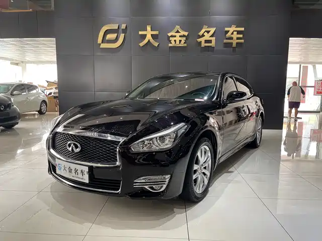 INFINITI  Q70 2017