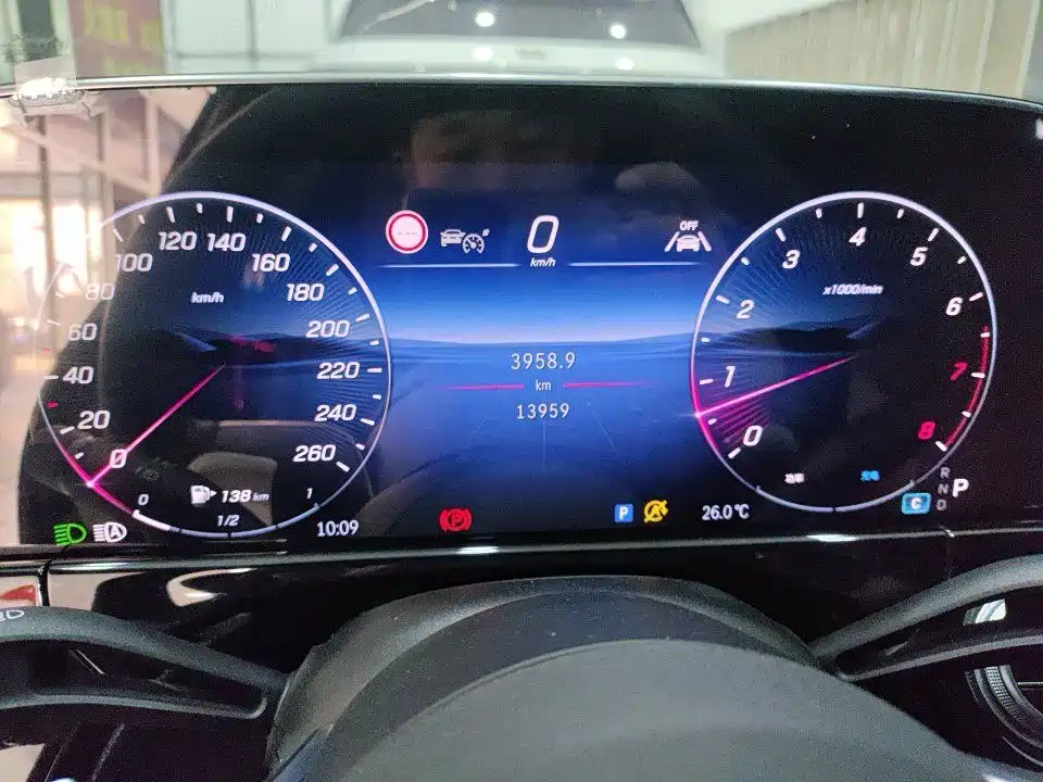 Mercedes-Benz E-Class — миниатюра 12